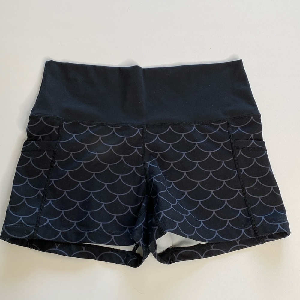 Constantly Varied gear bike shorts women’s small scales side pockets